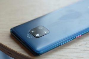 ชมหนังสั้นผลงานล่าสุดของ เต๋อ-นวพล “Souvenir” ที่จะทำให้ได้ค้นพบของฝากแก่ ‘เพื่อน’ ชิ้นใหม่ที่หาซื้อไม่ได้ ถ่ายทำโดย Huawei Mate 20 Series ทั้งเรื่อง