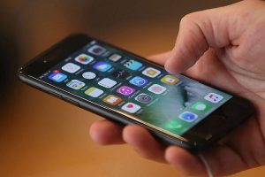 บริษัทจีนออกกฏเข้ม!! ใครใช้ iPhone ไม่เลื่อนตำแหน่งและไม่จ่ายโบนัสให้ พร้อมสนับสนุนให้ซื้อมือถือ Huawei