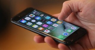บริษัทจีนออกกฏเข้ม!! ใครใช้ iPhone ไม่เลื่อนตำแหน่งและไม่จ่ายโบนัสให้ พร้อมสนับสนุนให้ซื้อมือถือ Huawei