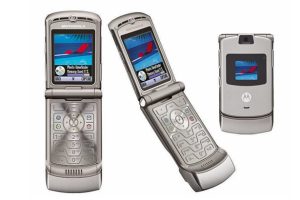 สื่อนอกเผย Motorola RAZR 2019 มือถือฝาพับดีไซน์ใหม่ อาจมีราคาสูงถึง $1,500 หรือเกือบ 5 หมื่นบาท!!