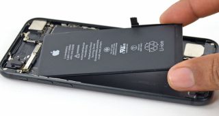 Apple เผย!! มีผู้ใช้งานมาเปลี่ยนแบต iPhone รุ่นเก่าสูงถึง 11 ล้านเครื่อง ในปีที่ผ่านมา