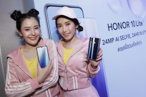 เปิดตัว Honor 10 Lite สมาร์ทโฟนกล้องหน้า 24MP เอาใจสายเซลฟี่ในราคาย่อมเยาเพียง 6,490 บาท!! ผสานความลงตัวระหว่างดีไซน์ไล่เฉดสีอันโดดเด่นและเทคโนโลยีอันล้ำสมัย