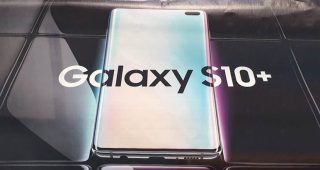 วงในเผย!! ภาพป้ายแบนเนอร์ Samsung Galaxy S10+ มาพร้อมจอ Infinity-O กล้องหน้าเลนส์คู่