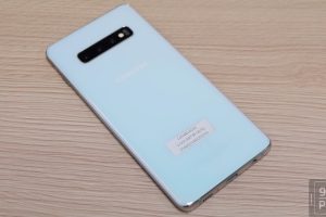 รีวิว Samsung Galaxy S10+ เรือธงพี่ใหญ่! หน้าจอ 6.4 นิ้ว ดีไซน์ Infinity-O แบตอึด 4100 mAh รองรับชาร์จเร็ว 15W กล้องหลัง AI Triple Camera กล้องหน้าคู่ สแกนนิ้วใต้จอ!